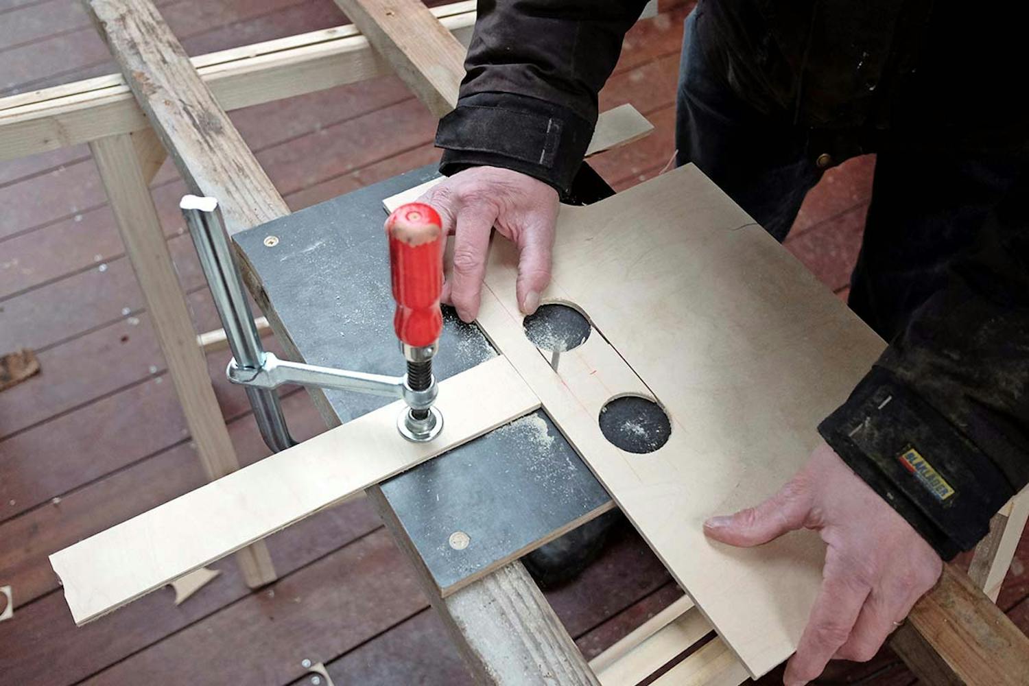 Spänn fast sticksågen och få super precision Spänn fast sticksågen och få super precision